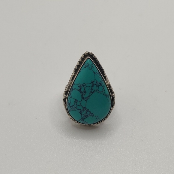 Vintage Turquoise Colored Howlite Necklace And Ring With Metal Feather Earrings - Picture 3 of 10